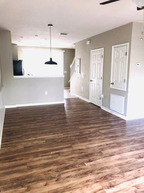 Building Photo - **  MAINTENANCE FREE TOWNHOME **2 BD 2.5 BATH