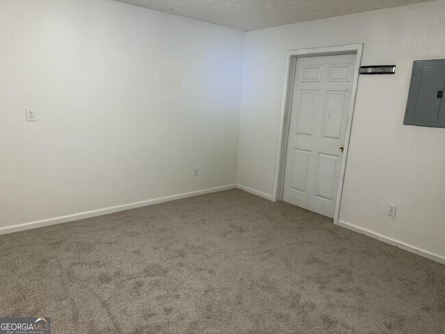 Building Photo - 19 Carriage Lake Dr
