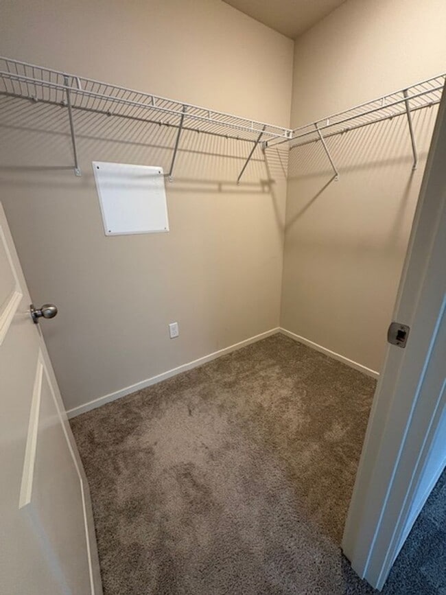 Building Photo - Beautiful 4-bedroom 2.5 bath home