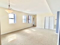 Building Photo - City Living!  Very Spacious 1 Bed 1 Bath W...