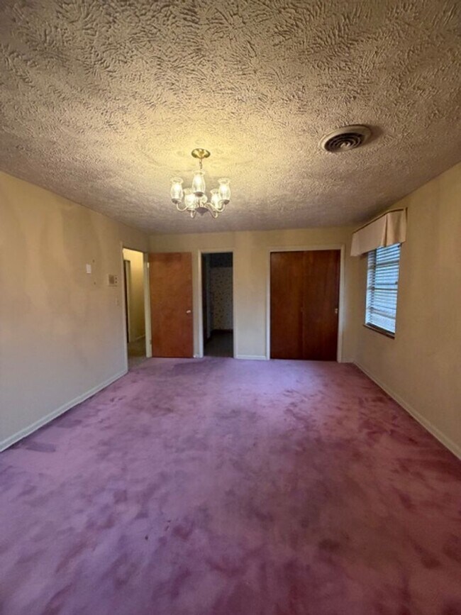 Building Photo - Maryville City  37801 - 3 bedroom, 2.5 bath home - Contact Debra Johnson (865) 591-8281