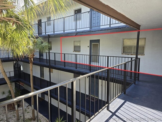 Building Photo - 2860 Somerset Dr