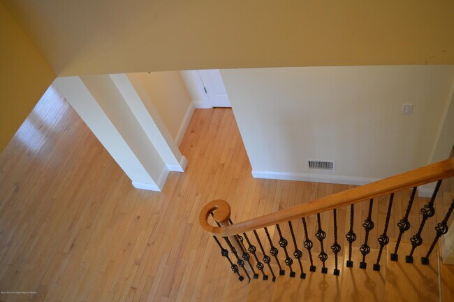 Building Photo - 606 Park Ave