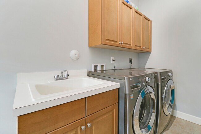 Building Photo - 4790 Cadiz Cir