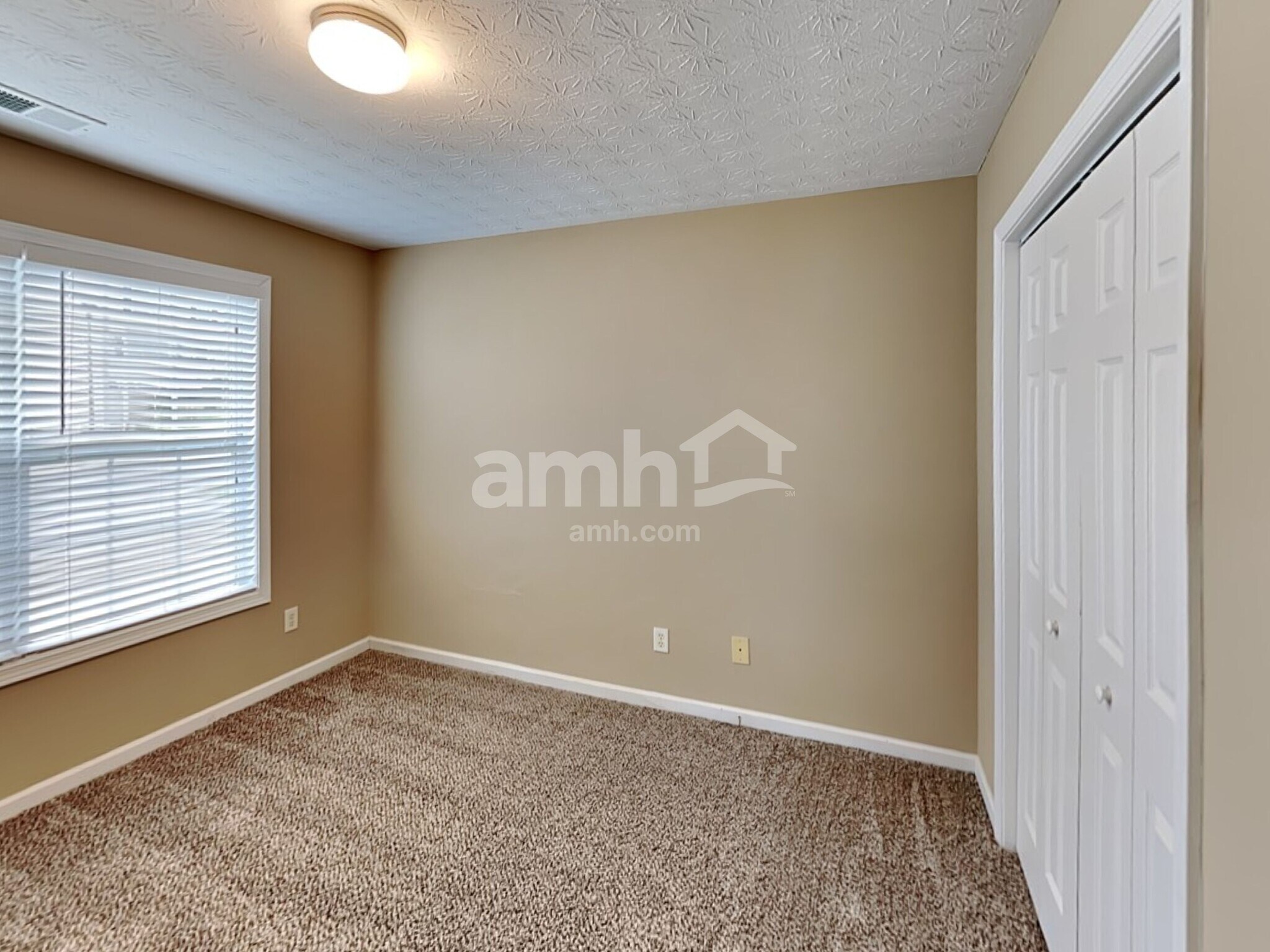 Building Photo - 123 W Skyline Vw