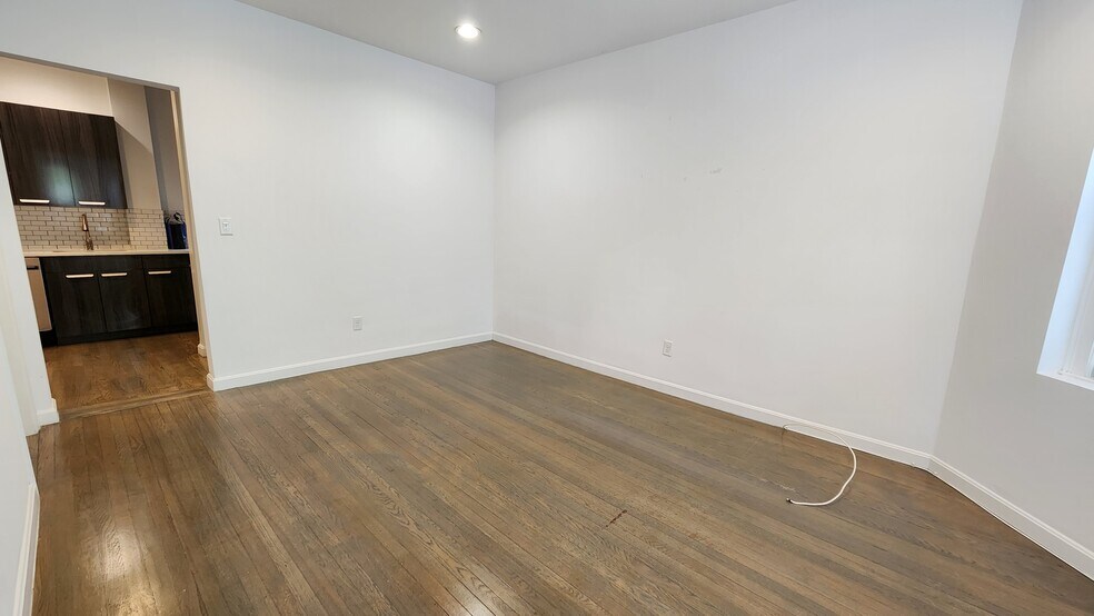 Building Photo - 54 Queensberry St