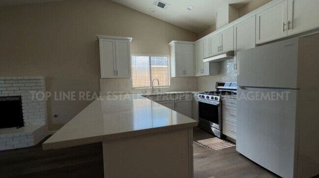 Building Photo - Brand New Fully Remodeled Home Near Cypress School in Tulare! Available Now!