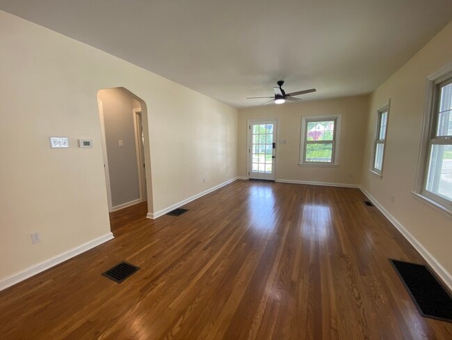 Building Photo - 6903 Buckingham Pl