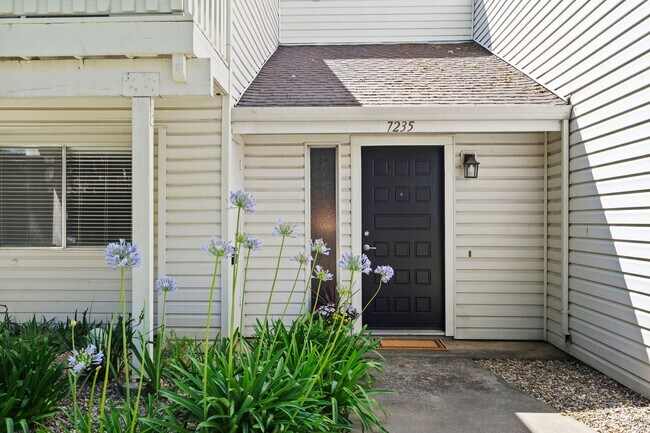 Building Photo - 7235 Cinnamon Cir