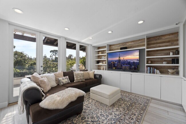 Building Photo - 641 Walther Way