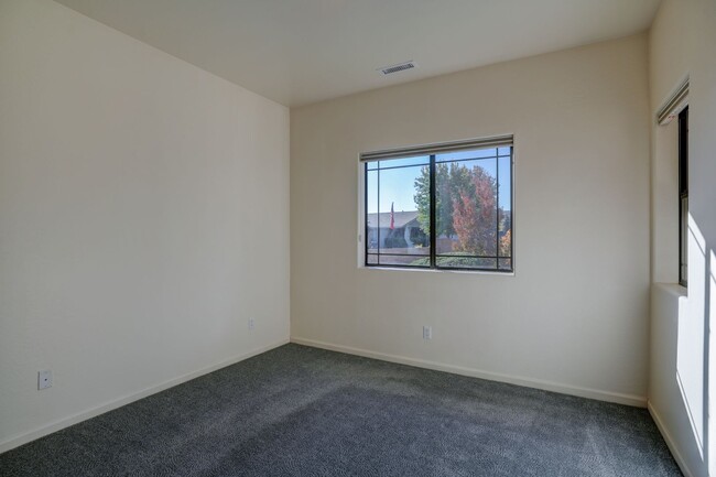 Building Photo - 3 Bedroom, 2 Bath Home in Prescott!