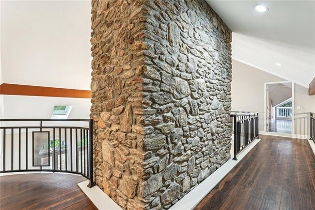 Building Photo - 511 Pine Valley Rd SE