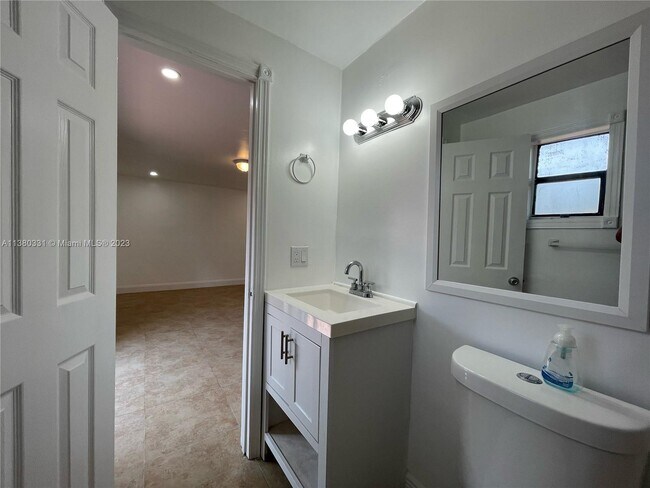 Building Photo - 2957 SW 36th Ct