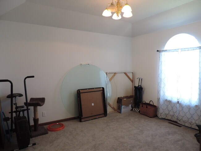 Building Photo - 704 Brookside Dr