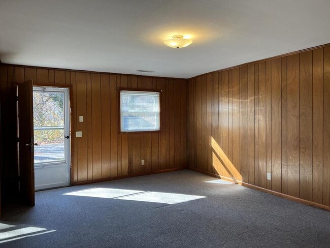 Building Photo - 45 Woodcott Rd