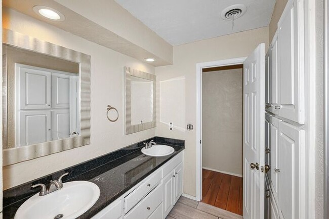 Building Photo - 5307 Winslow St