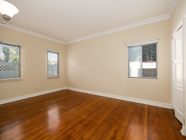 Building Photo - 152 N Arnaz Dr