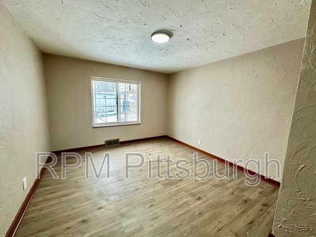 Building Photo - 533 Freeport Rd