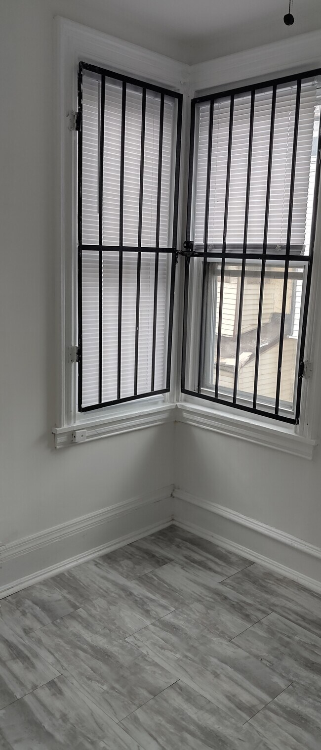 Building Photo - 2408 N Chadwick St