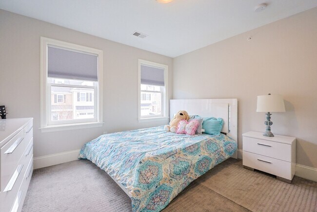 Building Photo - 8 Riverstone Way