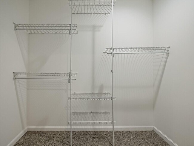 Building Photo - Charming 3-Bed, 2.5-Bath Home in Pinckney!