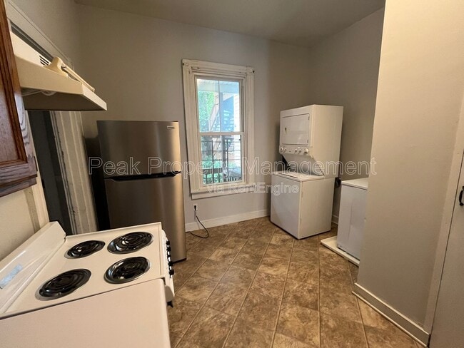 Building Photo - 2412 W Main St