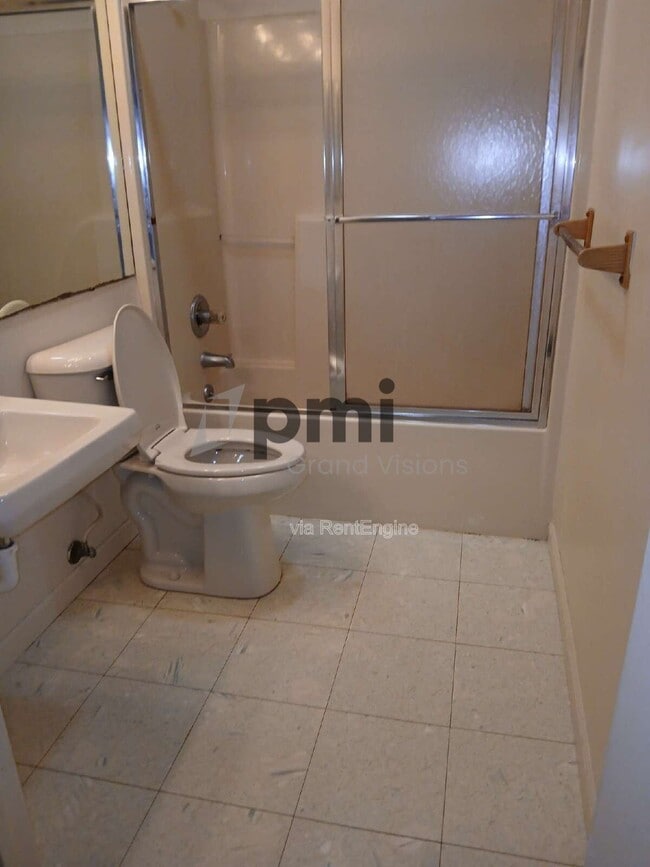 Building Photo - 1306 Arthur Ave