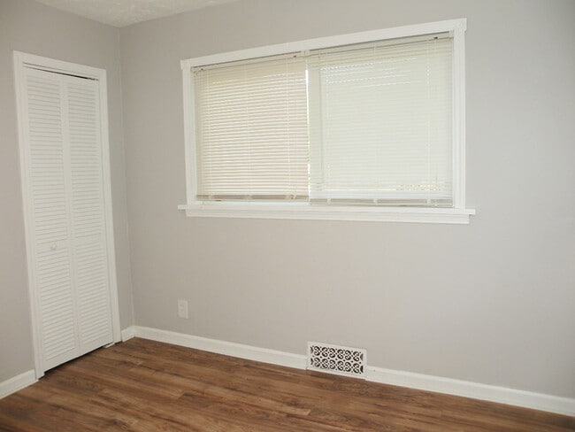 Building Photo - 3 Bed - 1 Full Bath Ranch for Rent!