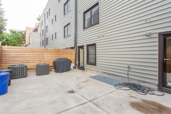 Building Photo - 1 br, 1 bath 4plex - 2545-47 MONTROSE ST U...