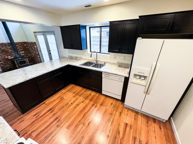 Building Photo - 3100 W Sheila Dr