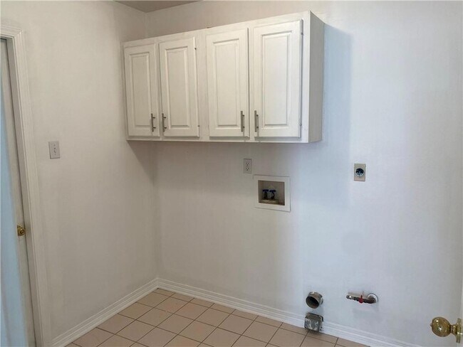 Building Photo - 1373 Fairfield Dr