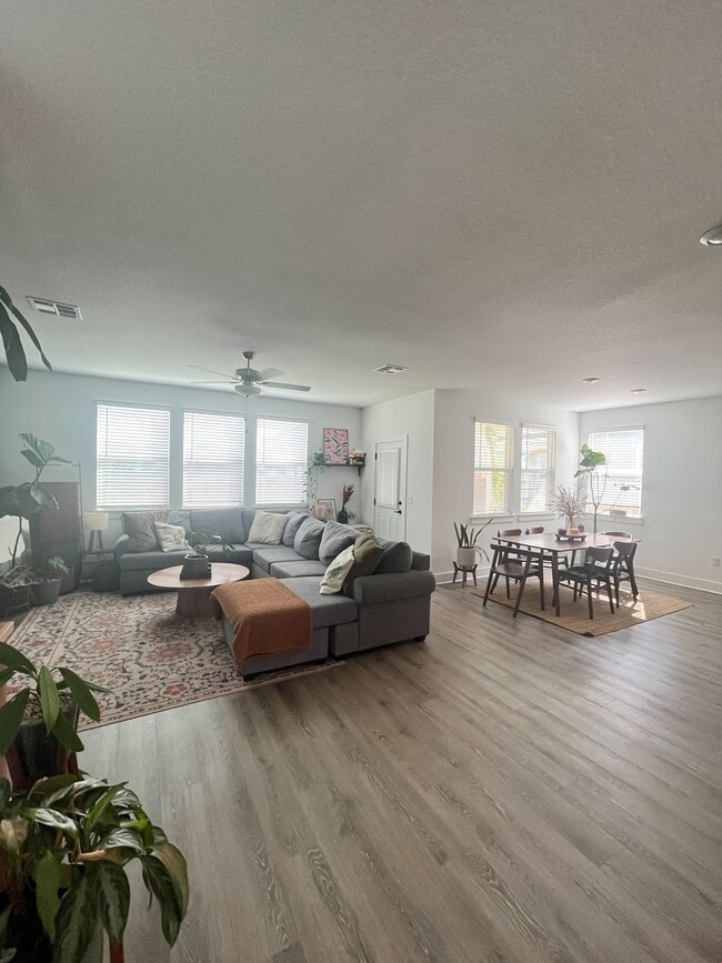 Building Photo - 2905 St Regis Dr