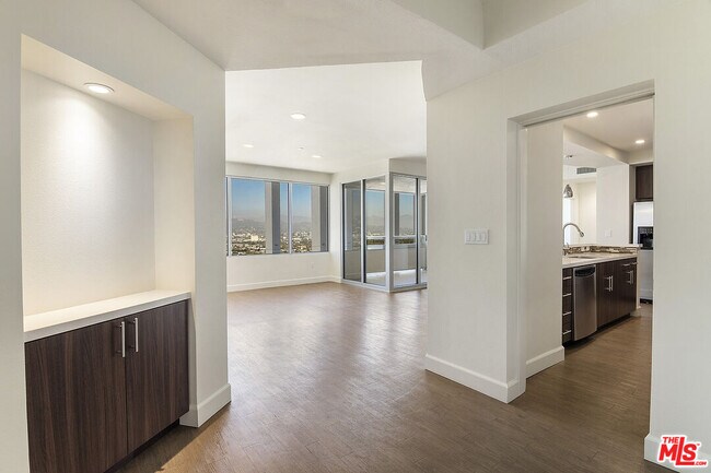 Building Photo - 735 Hauser Blvd