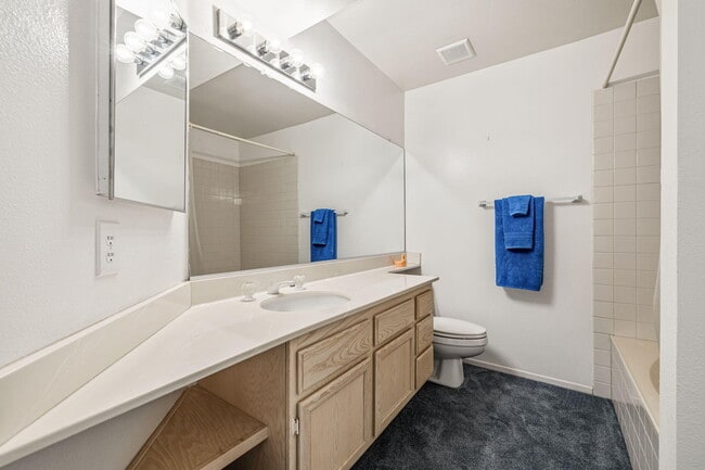 Building Photo - 78121 Crimson Ct