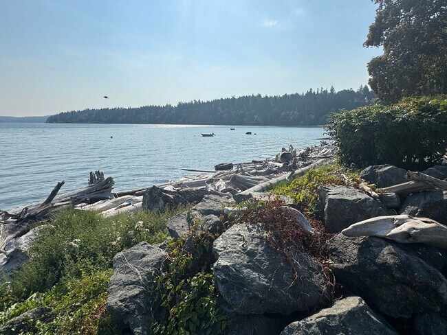 Building Photo - 3 Bed, 2 Bath in Anacortes WATER VIEW