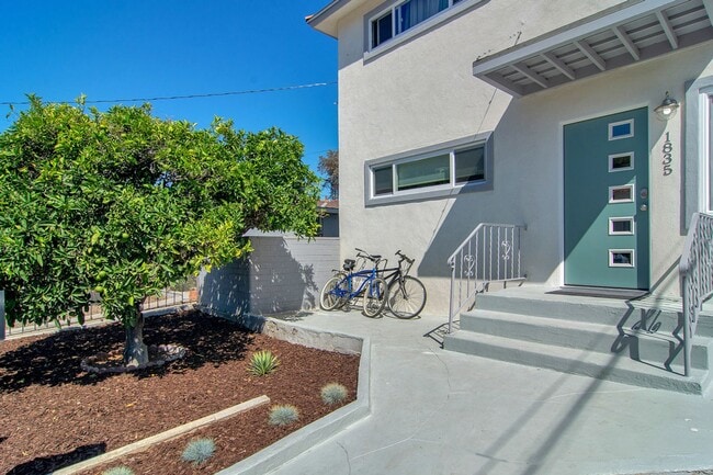 Building Photo - Cozy remodeled 2 beds 1 bath apt in Point Loma
