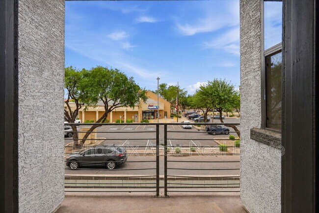 Building Photo - 2090 S Dorsey Ln
