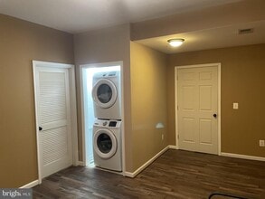 Building Photo - 9128 Aventon Ct