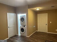 Building Photo - 9128 Aventon Ct