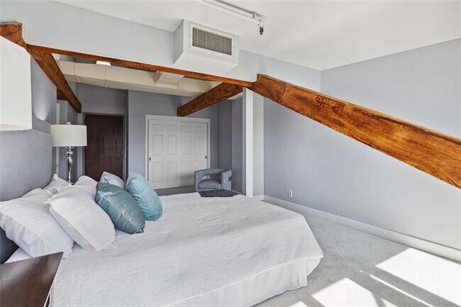 Building Photo - 555 S Water St