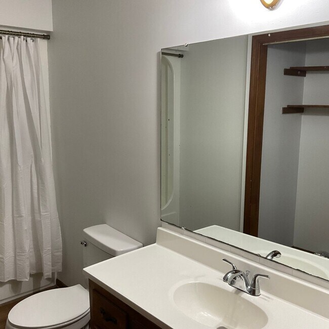 Building Photo - 3892 English Oak Dr