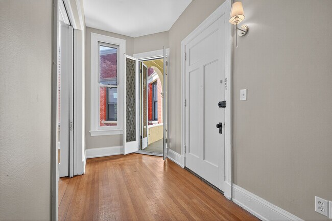 Flat 101 Entry Way - Grandview Apartments