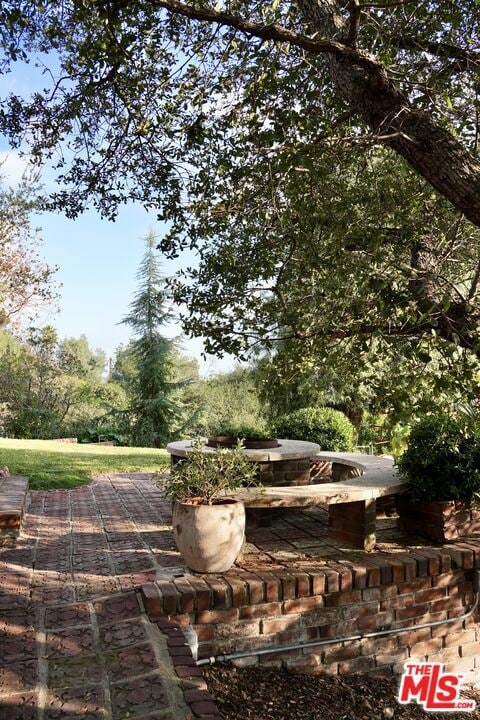 Building Photo - 1575 E Loma Alta Dr