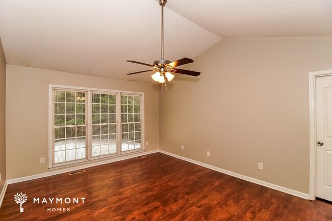 Building Photo - 15734 Glencastle St