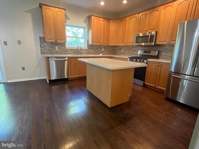 Building Photo - 637 Fawn Cir