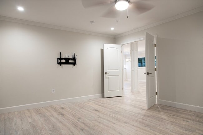 Building Photo - 3619 S Braeswood Blvd