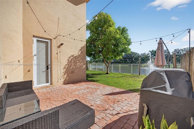 Building Photo - 379 NE 25th Terrace