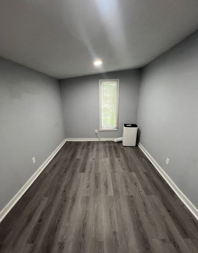 Building Photo - Spacious 5 Bedroom Bungalow in Historic No...