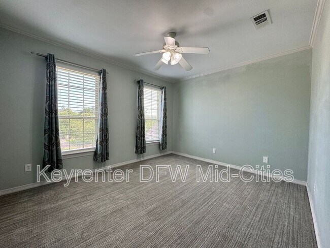 Building Photo - 2417 Creekside Cir S