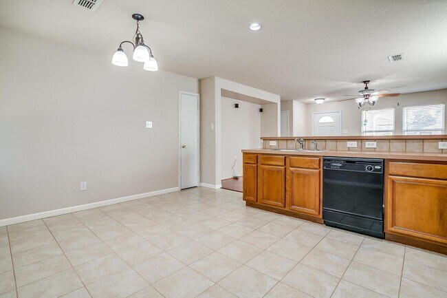 Building Photo - Charming Home in Northeast Fort Worth